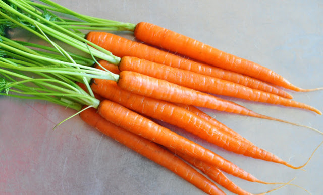 trị mụn đầu đen bằng cà rốt