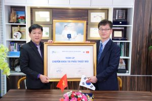 The signing ceremony of The Revision Nose Surgery Center between Man Koon Suh PhD, MD - Director of The Global JW Korea Plastic Hospital systems and Nguyen Phan Tu Dung PhD, MD – Director of JW Korea Plastic Hospital, HCMC, Vietnam.