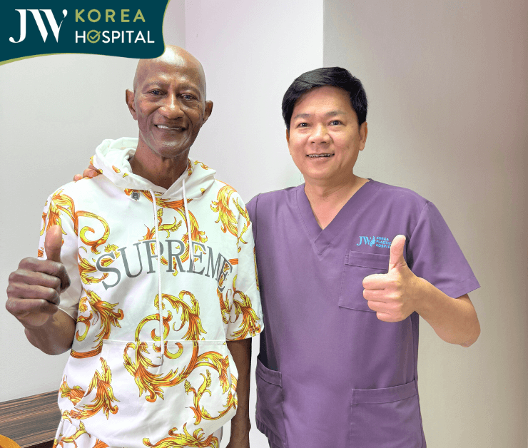 dr dung with foreign customer